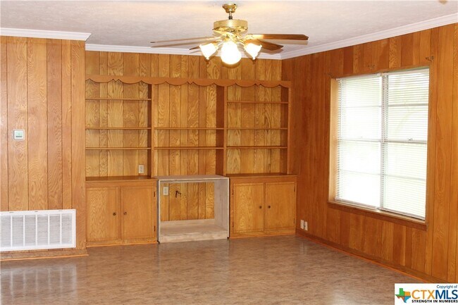 Building Photo - 1322 N Ave A