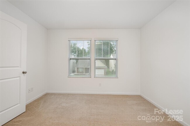 Building Photo - 10327 Snowbell Ct