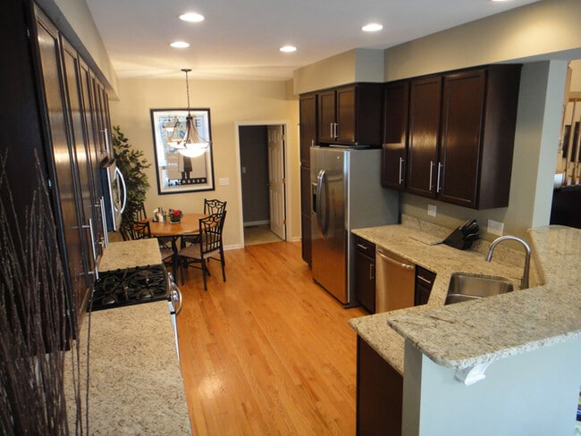 Building Photo - 504 Tamarack Dr