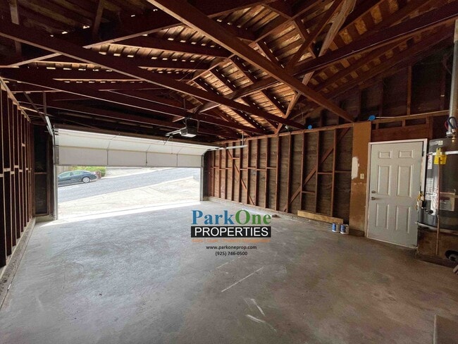 Building Photo - House With Paved Side Yard and Spacious Backyard in Pinole Now Available!!