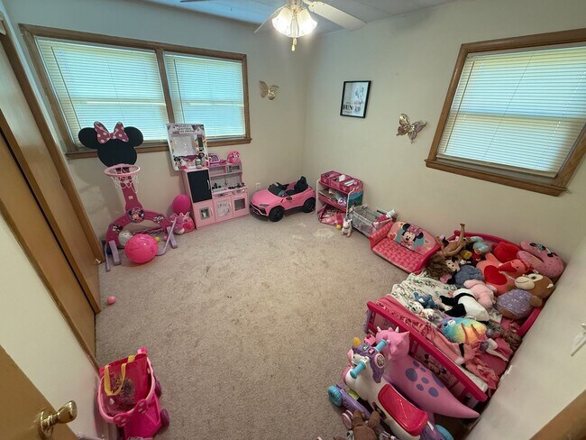 Building Photo - 5295 N Mohawk Ave