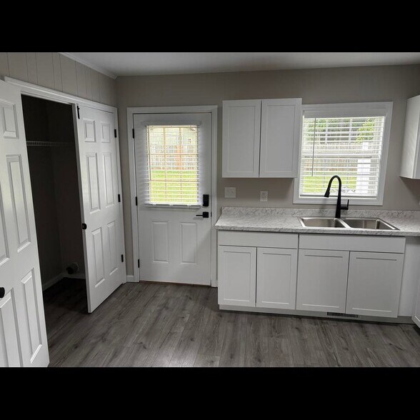 Building Photo - 5508 Wrenn Dr