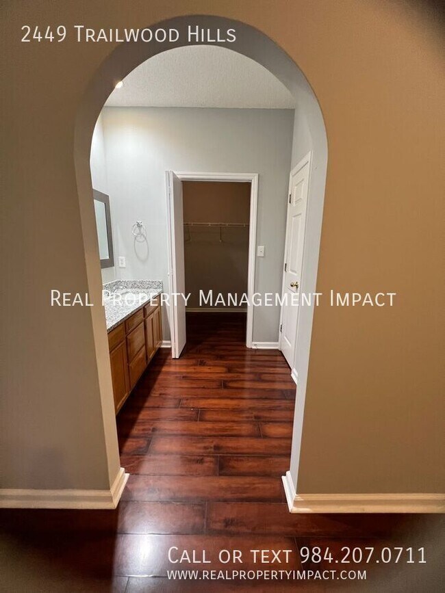 Building Photo - 2449 Trailwood Hills Dr