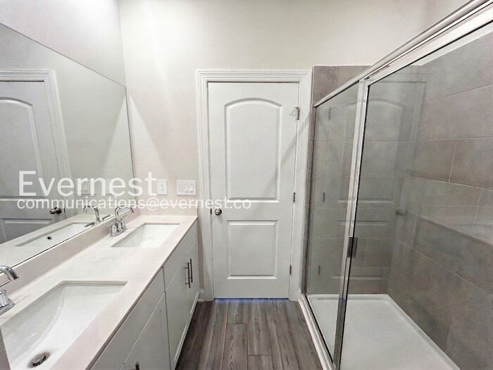 Building Photo - 204 Douglas Bend Rd