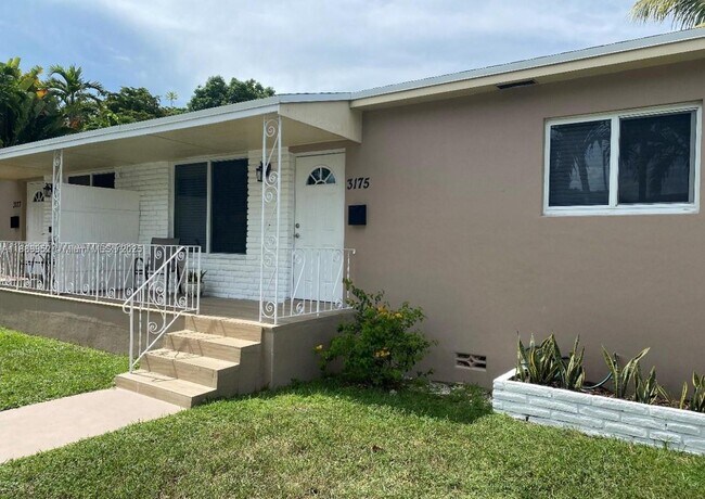 Primary Photo - 3175 SW 27th Terrace