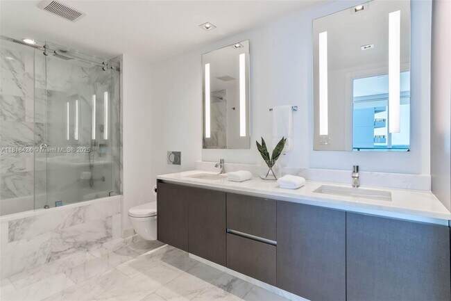 Building Photo - 1451 Brickell Ave