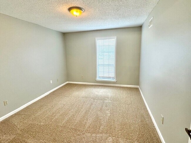 Building Photo - 4300 Crimson Leaf Cove