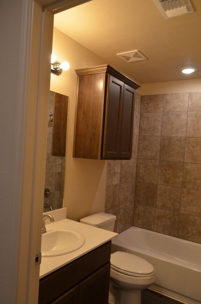 Building Photo - 1701 Castroville Trl