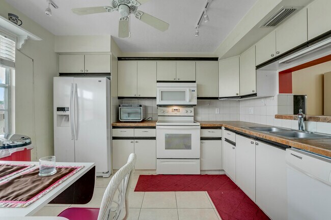 Building Photo - 3305 Aruba Way