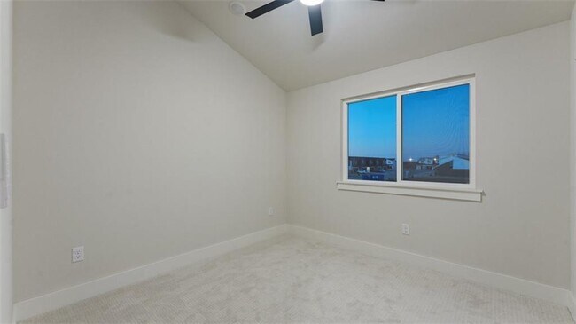 Building Photo - 1851 Lapis Ave