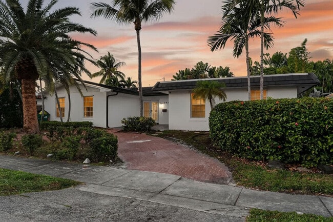 Building Photo - 2423 NE 202nd St