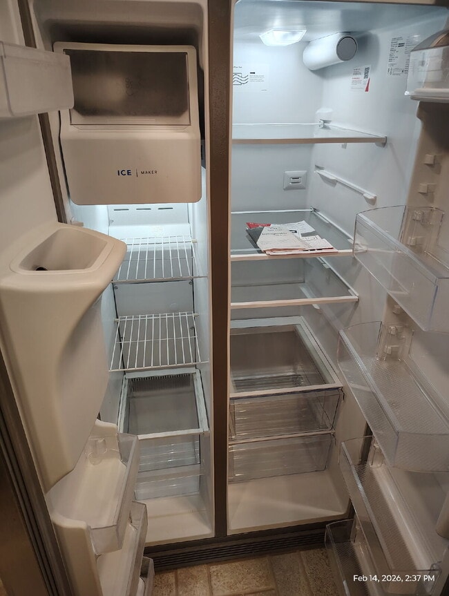 Building Photo - Bonus Office/Den, New Flooring, New Appliance, White Plantation Shutters throughout, Landscaped y...