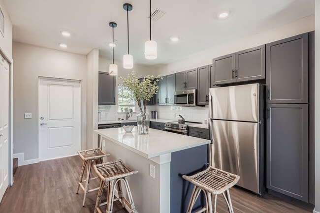 Building Photo - Magnolia at Lake Hamilton