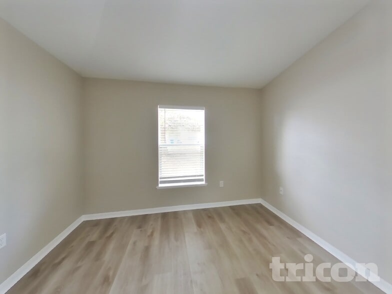 Building Photo - 339 Squires Grove Dr