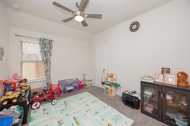 Building Photo - 3229 Trails End Rd