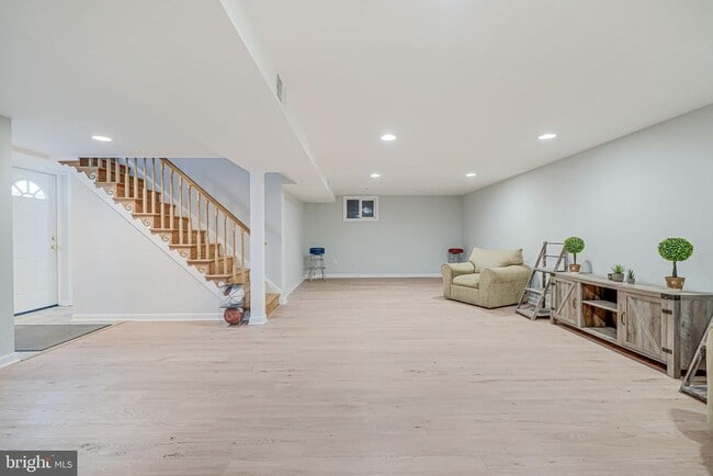 Building Photo - 6812 Beechview Dr