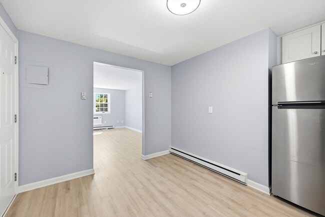 Building Photo - 8 Maple Crest Cir