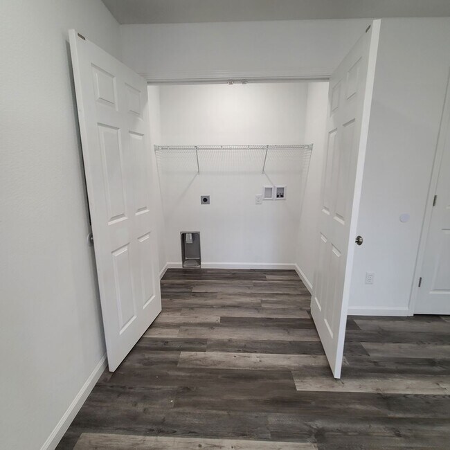 Building Photo - Townhomes Now Available in Strafford MO!