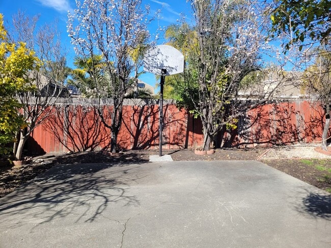 Building Photo - 745 Monte Carlo Dr