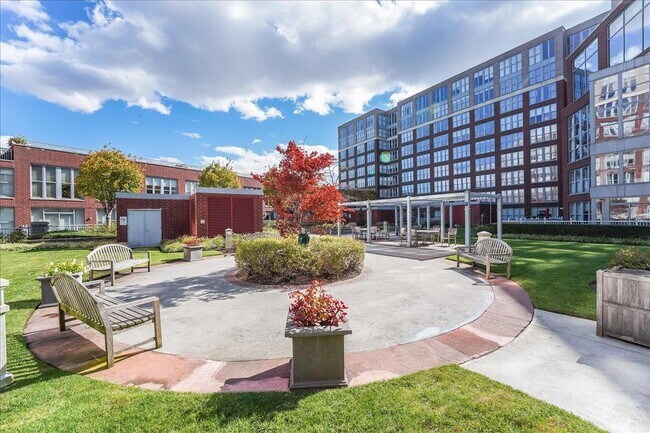 Building Photo - 1125 Maxwell Ln