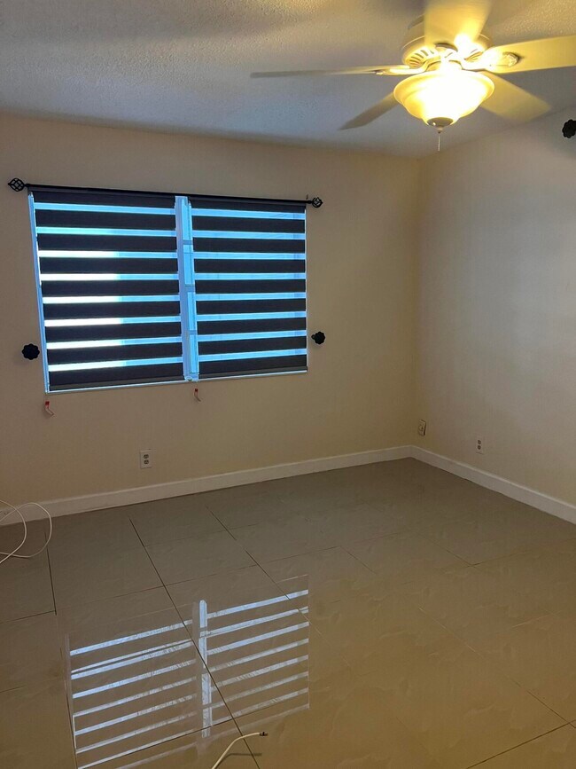 Building Photo - 131 Lake Olive Dr