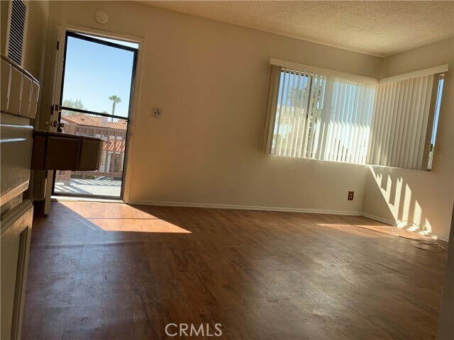 Building Photo - 309 Avenida Victoria