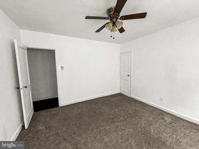 Building Photo - 5971 Woodcrest Ave