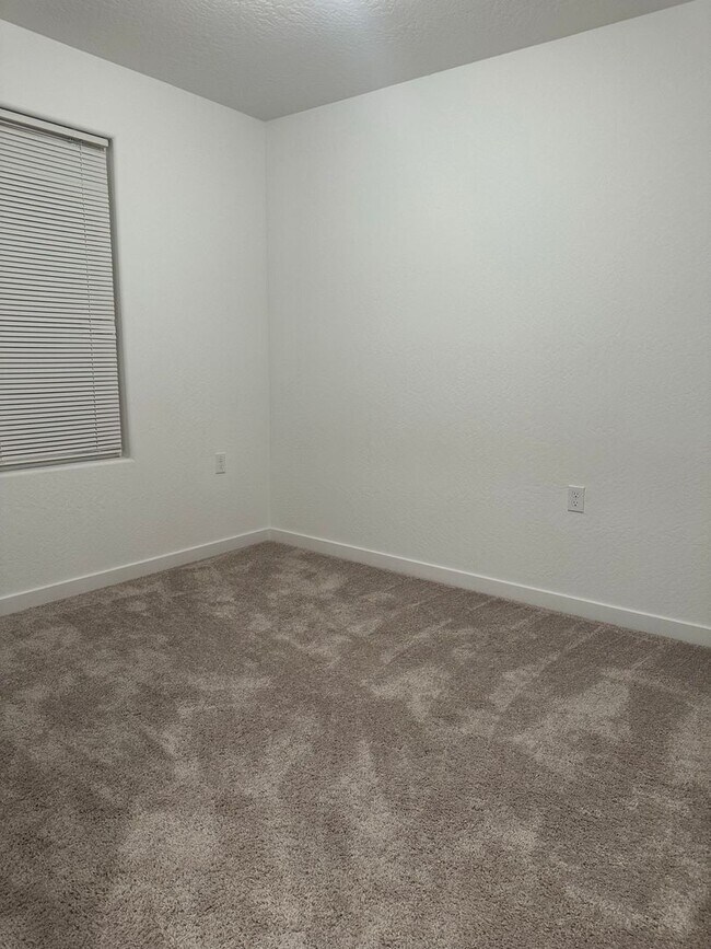 Building Photo - Welcome To This Charming Two-Story Home Ne...