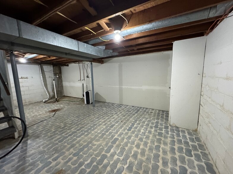 Building Photo - 647 Kennedy Ct