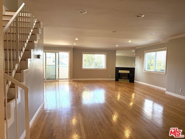 Building Photo - 310 E Providencia Ave