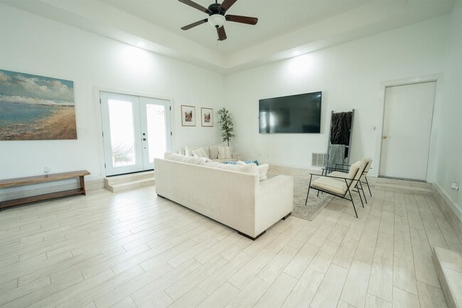 Building Photo - 1502 White Tail Ln