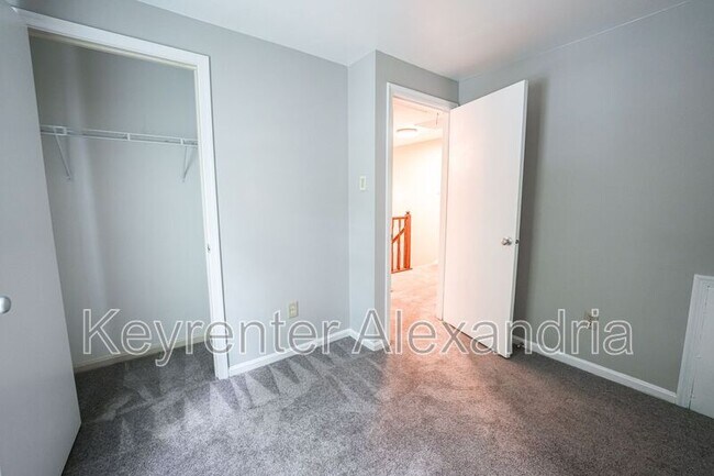 Building Photo - 6626 Birchleigh Way