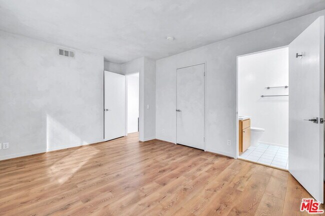 Building Photo - 9917 Tabor St