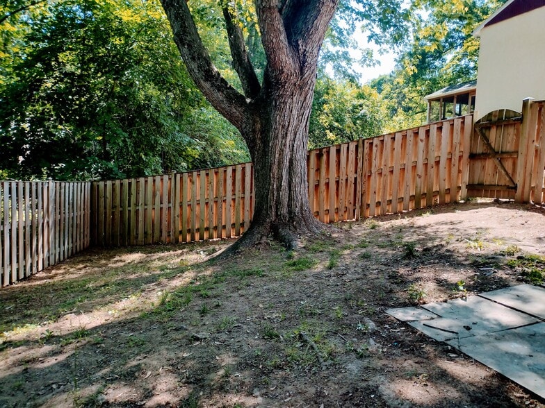 Building Photo - 5455 Hildebrand Ct