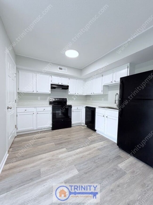 Building Photo - Now Available – Updated 2BR Apartment in Easley!