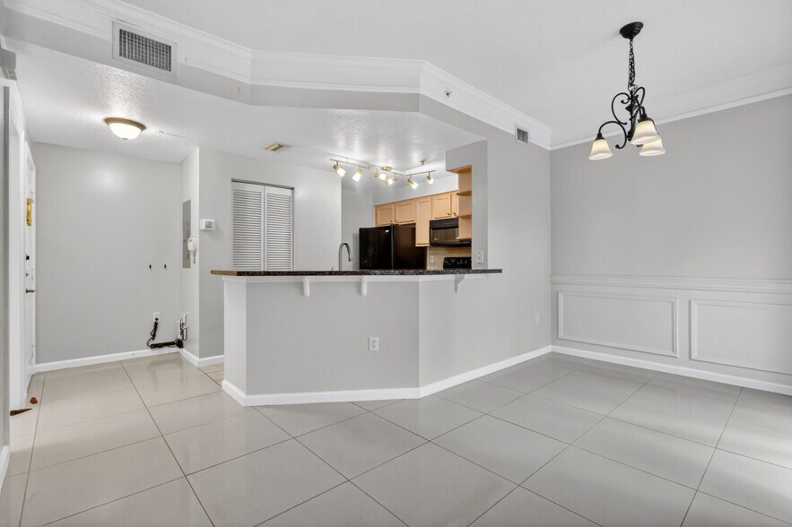 Building Photo - 175 Galicia Way