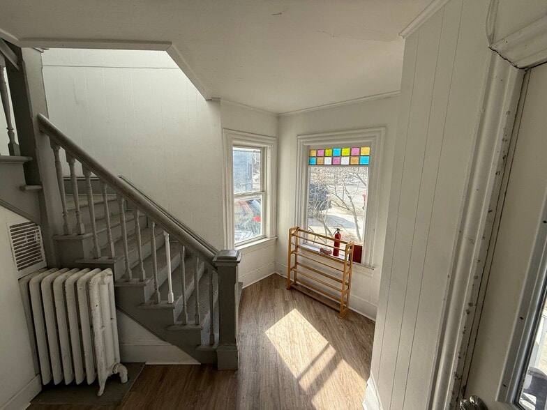 Building Photo - 10-2 Russell St