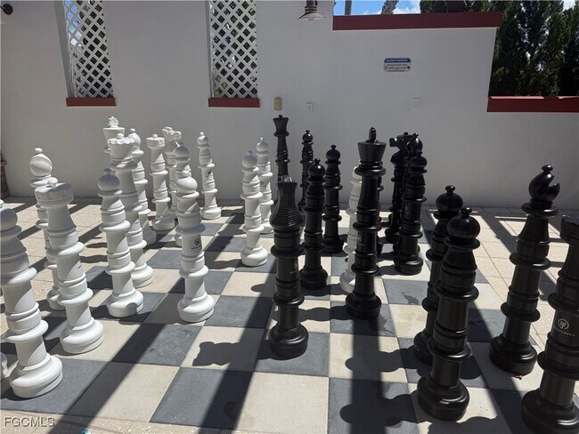 Building Photo - 15285 Grn Acrs Ave