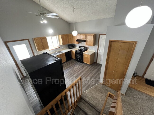 Building Photo - 10030 Umatilla Way