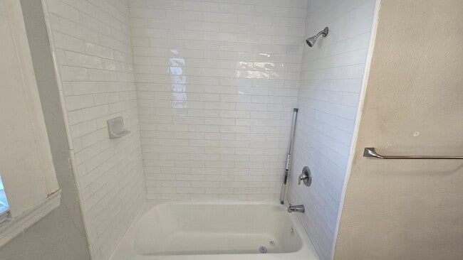 Building Photo - 237 Senisa Dr