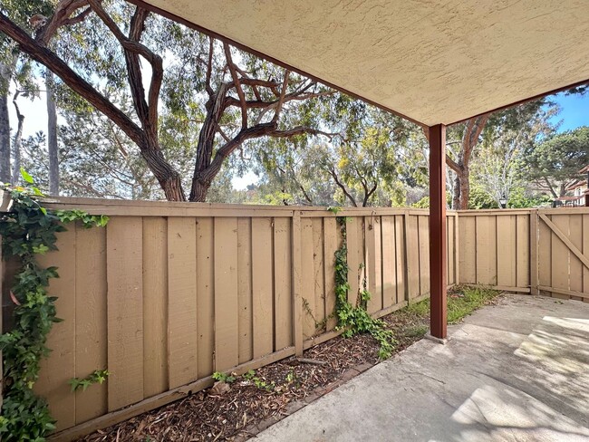 Building Photo - Newly Remodeled 2 Bedroom 2 Bath Near UTC ...