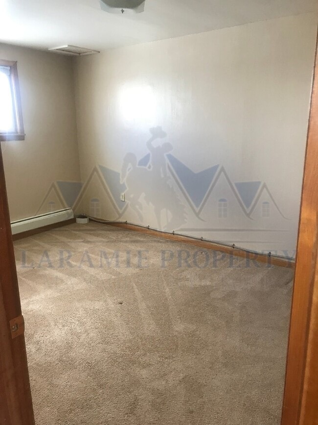 Building Photo - 2 Bed 1 Bath Apartment