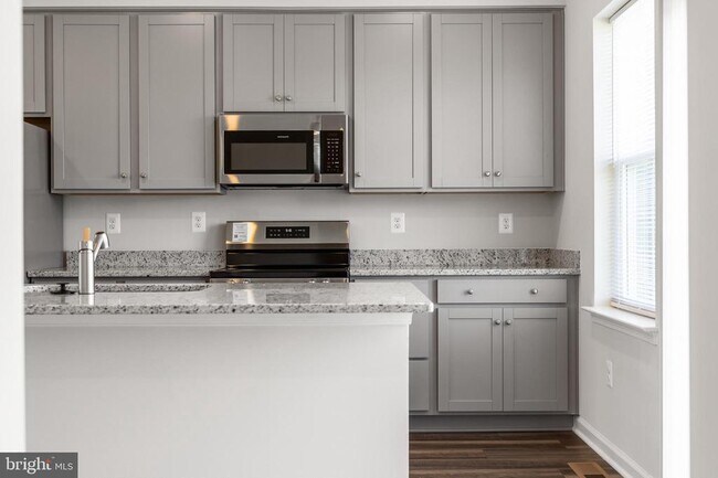 Building Photo - 105 Milburn Dr