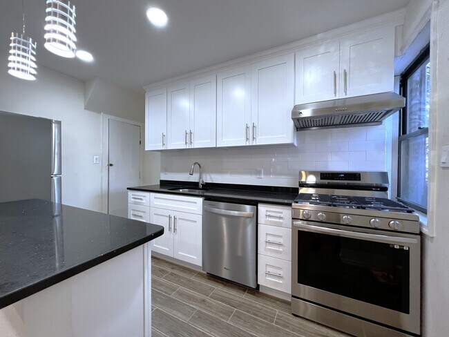 Building Photo - 67-135-135 Dartmouth St