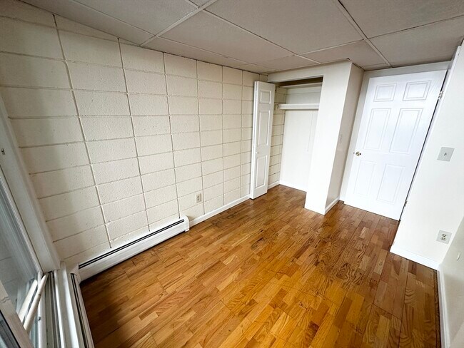 Building Photo - 26 Inman St