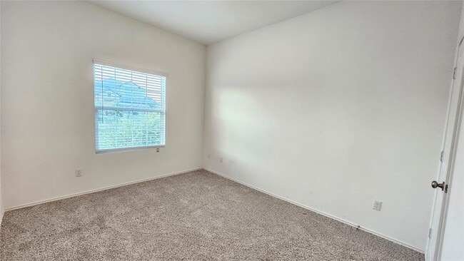 Building Photo - 195 Salt Springs Rd