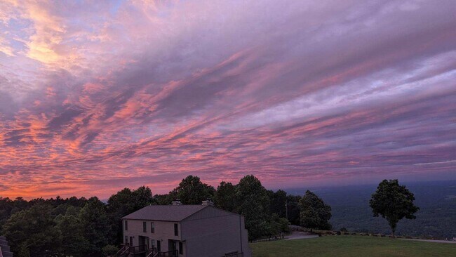Building Photo - Mountaintop Condo for rent