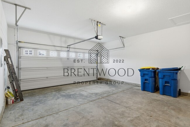 Building Photo - 3 Bed/3 Bath Home with Sunroom in Miller’s Walk – Noblesville