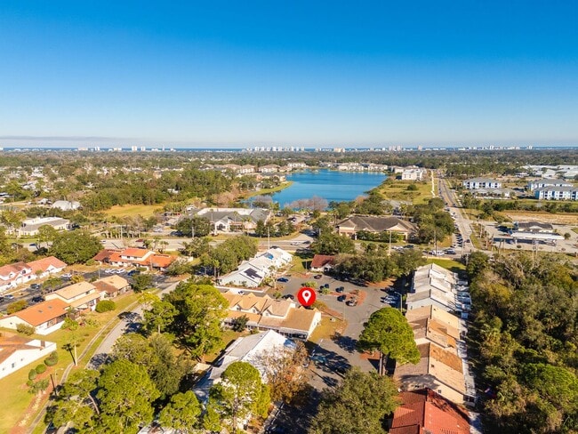 Building Photo - TOWNHOMES WEST, PORT ORANGE!