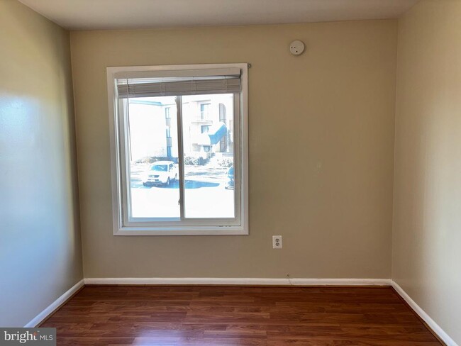 Building Photo - 6966 Hanover Pkwy